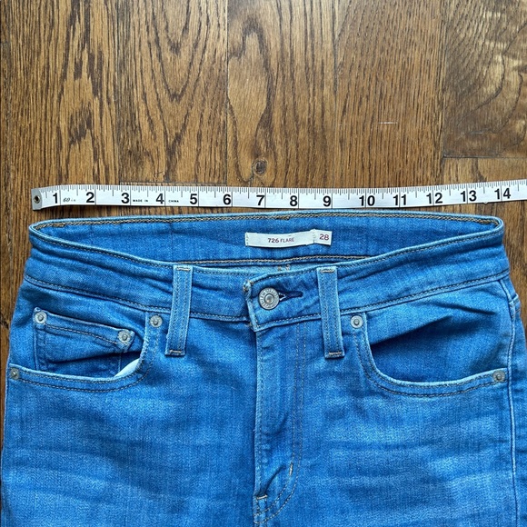 NWOT Levi's® Women's 726 High-Rise Flare Jeans - Light Indigo Destructed 28 - Picture 6 of 9